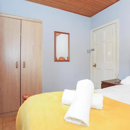 Beautiful 4 Bedroom - Free Parking Tatil Evi Edinburgh