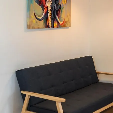 Elegant 2 Bedroom Centre - Free Parking - Private Balcony *