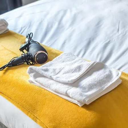 Διαμέρισμα Elegant 2 Bedroom Centre - Free Parking - Private Balcony *