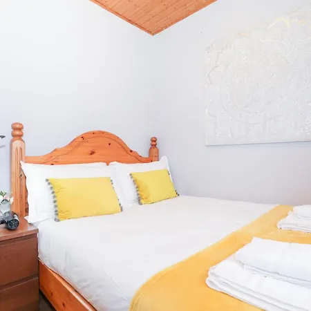 Beautiful In - Free Parking Edinburg