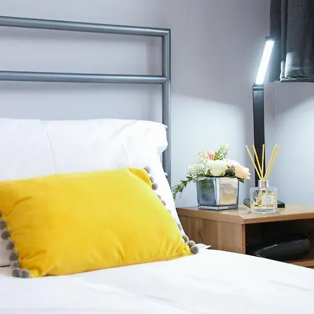 Beautiful In - Free Parking *