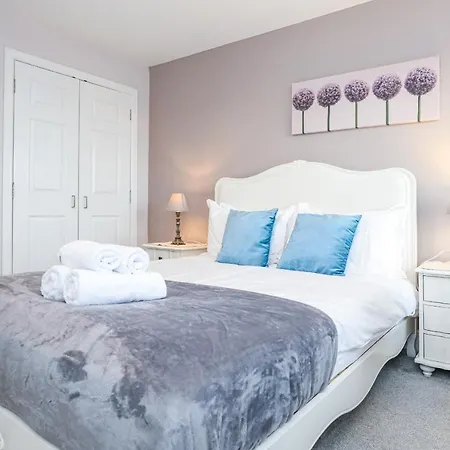 Waterfront Castle View 3 Bed