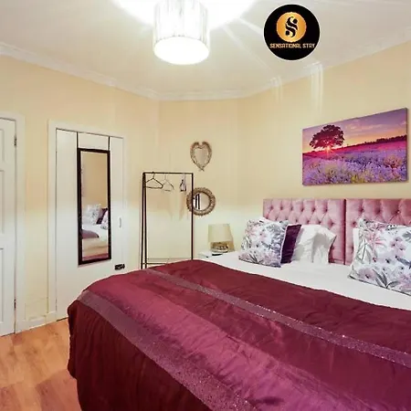 Apartment 4 Bedrooms By Sensational Short Lets & Serviced