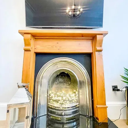 Striking 3 Bed Near Royal Mile - New Reno! 아파트 에든버러