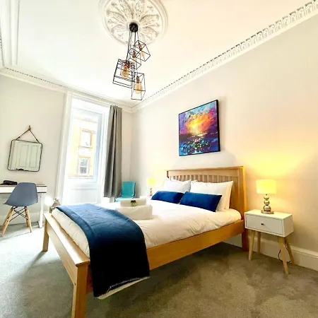 아파트 Striking 3 Bed Near Royal Mile - New Reno! *