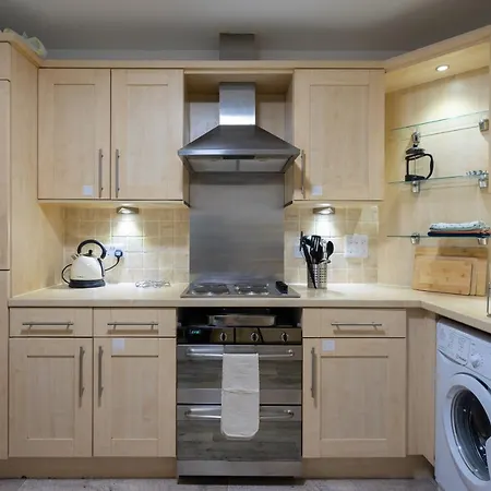 Apartment Pilrig Flat: A Lovely 5-bed With A Lift *