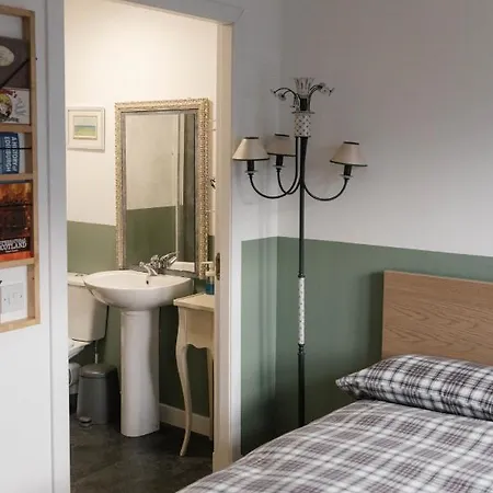 Broomhouse Homestay szállás *