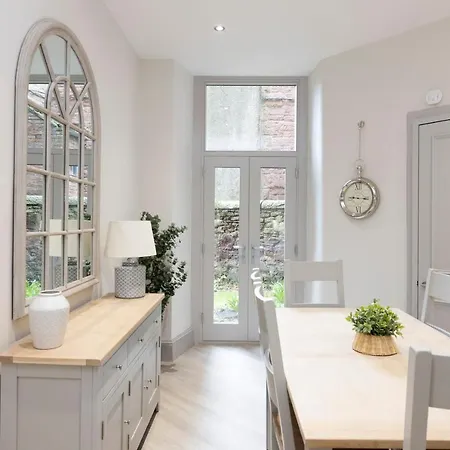 Stylish 3-bedroom Getaway Édimbourg