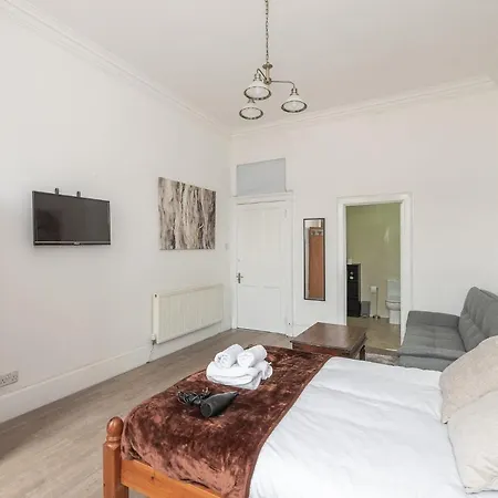 게스트하우스 Spacious Ensuite In City Centre - Excellent Location *