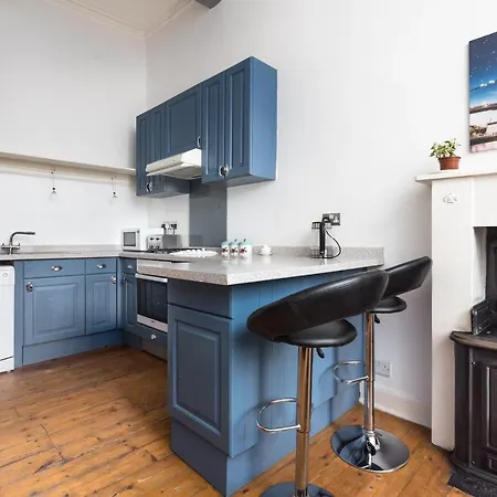 Large 1 Bedroom Georgian Lägenhet Edinburg