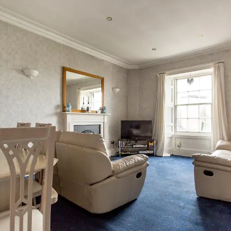 Altido Inviting Flat In The Centre Apartment