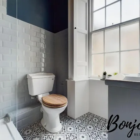Montaigne - 2 Br-1ba In Stockbridge By Bonjour Residences 爱丁堡