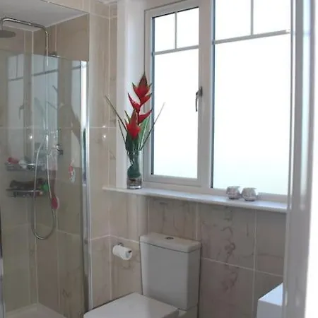 Gorgeous Family 15 Mins From Centre Villa