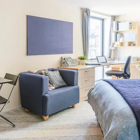 For Students Only - Mcdonald Road In 爱丁堡