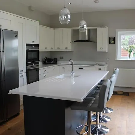 Gorgeous Family 15 Mins From City Centre Villa