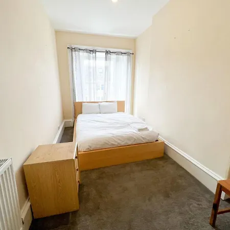 Convenient 3br Flat On Leith Walk