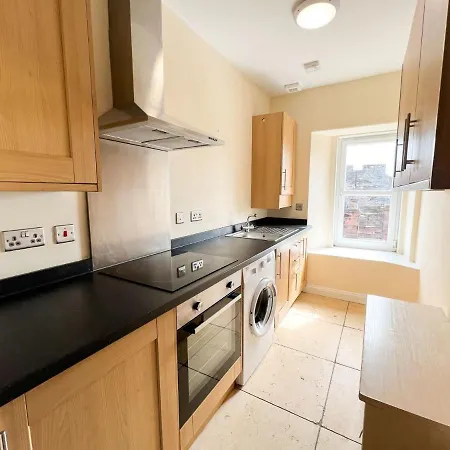 Convenient 3br Flat On Leith Walk Апартаменты *