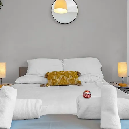 Cheerful Stays: 2 Bedroom Sleeps 6 Apartament *