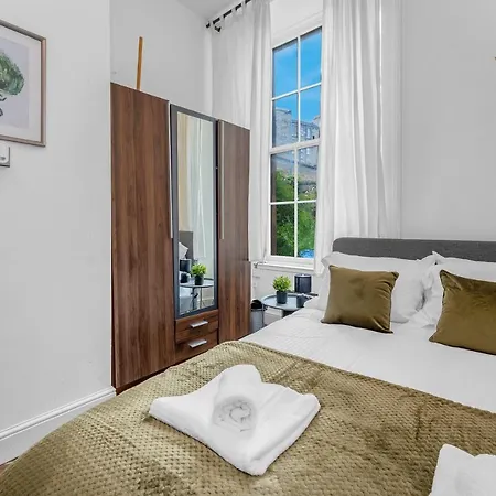 Modern 1 Bedroom Centre - Ground Floor Entrance - Stockbridge *