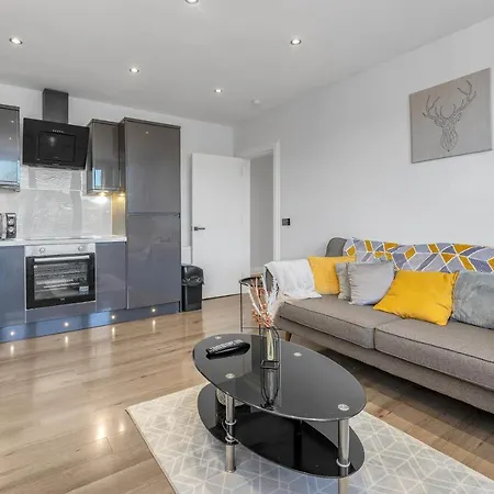 公寓 Stunning 3 Bedroom 2 Bathroom - Free Parking - Close To Centre & Airport
