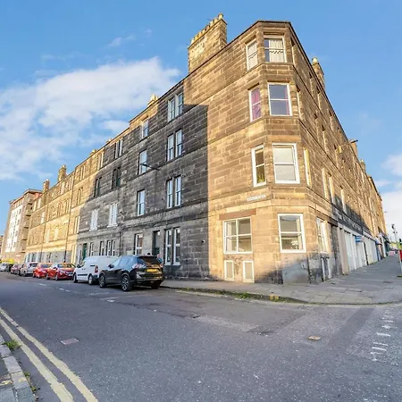 Cheerful Stays: 2 Bedroom Sleeps 6 * Edinburgh