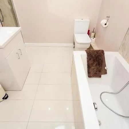 Entire, & Fully- Equipped Flat, West End Edinburgh