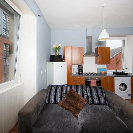 Cozy 2 Bedroom By Leith Water/ Ocean Apartment *