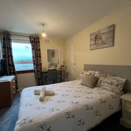 Beautiful Two Double With Free Parking And Share Toilet Rum i privatbostad *