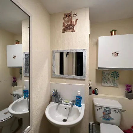 Beautiful Two Double With Free Parking And Share Toilet Rum i privatbostad Edinburg