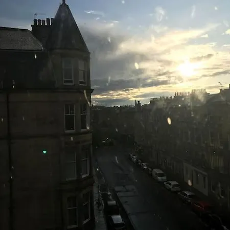 3 Bedrooms In Blackwood Crescent Edinburgh