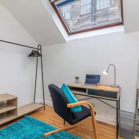 Central-2 Bed-private Entrance