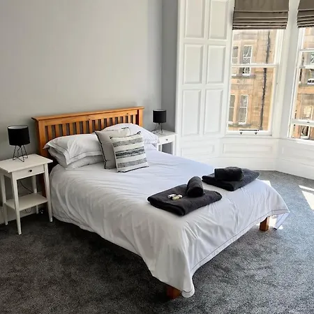 Luxury 3 Bed Flat In *