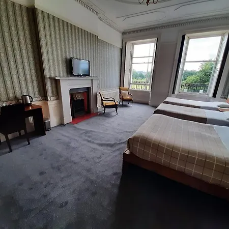 Adelphi بيت ضيافة