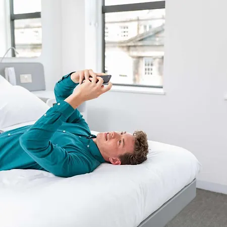 Yotel מלון 4*