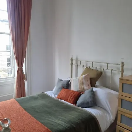 3 Double-bed Georgian In Prime Location アパート *