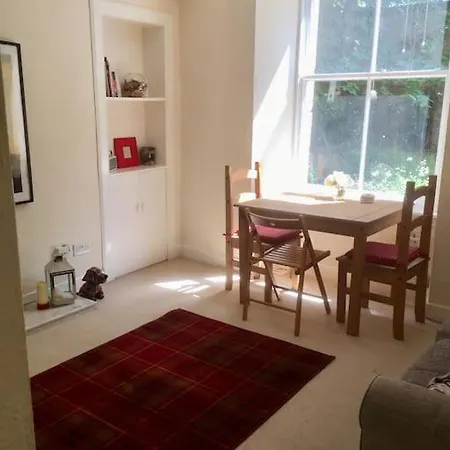 Apartman Caledonian - Charming 1 Bed Flat