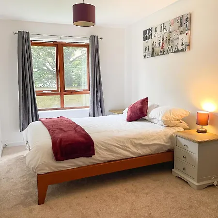 Spacious, And Newly Decorated Apartament *