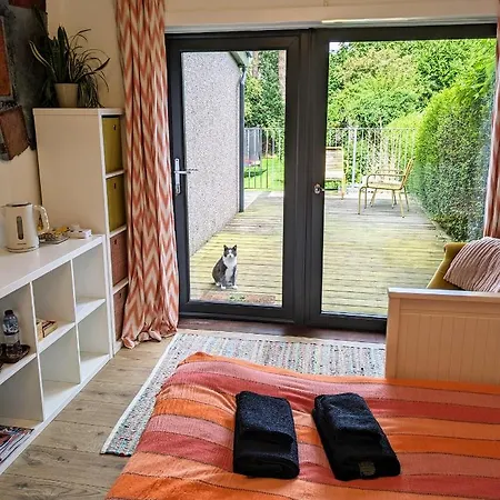 Private With Terrace And Free Parking *