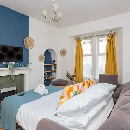 Warm 1bed Flat Leith Walk 아파트 *