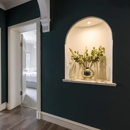 Apartment Elegant 2-bedroom In Centre