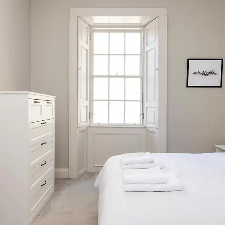 Apartment Elegant 2-bedroom In Centre Edinburgh
