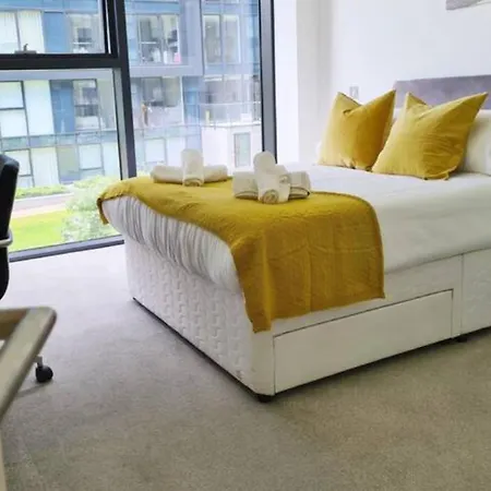 The Simpson - Luxury 2 Bed - Private Parking דירה אדינבורו