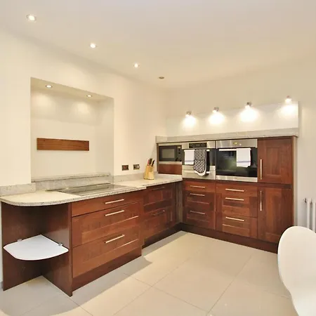 Elegant 3-bedroom Ramsay Garden In Centre אדינבורו