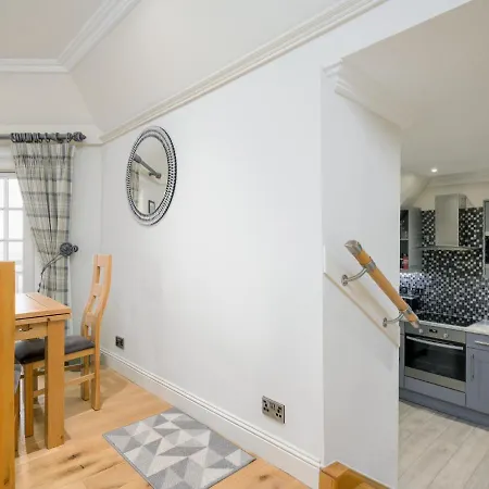 Historic Ramsay Garden Apt With Balcony Views - Pass The Keys Apartment *