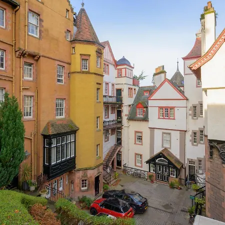 Apartment Historic Ramsay Garden Apt With Balcony Views - Pass The Keys
