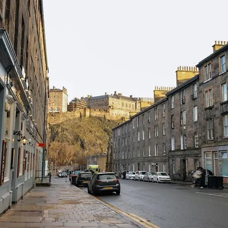 Contemporary 1bd Flat Wview Of Castle! * Edinburg