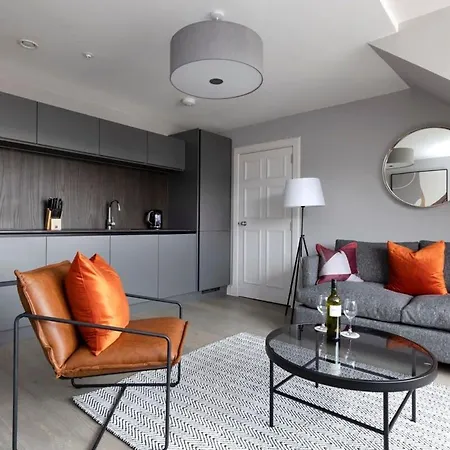 Dragon - Centre Castle View 1 Bed Apartment Edinburgh