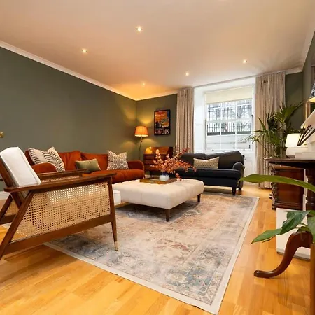 Spacious 2 Bedroom Gem & Garden Appartamento