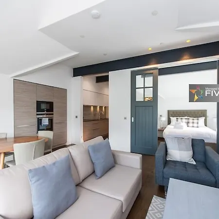 Cool Urban With Stunning Castle Views 公寓