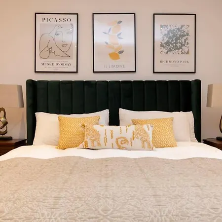 Spacious 2 Bedroom Gem & Garden